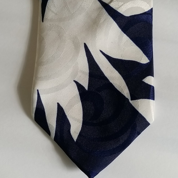 Lago necktie and pocket square - Picture 5 of 9